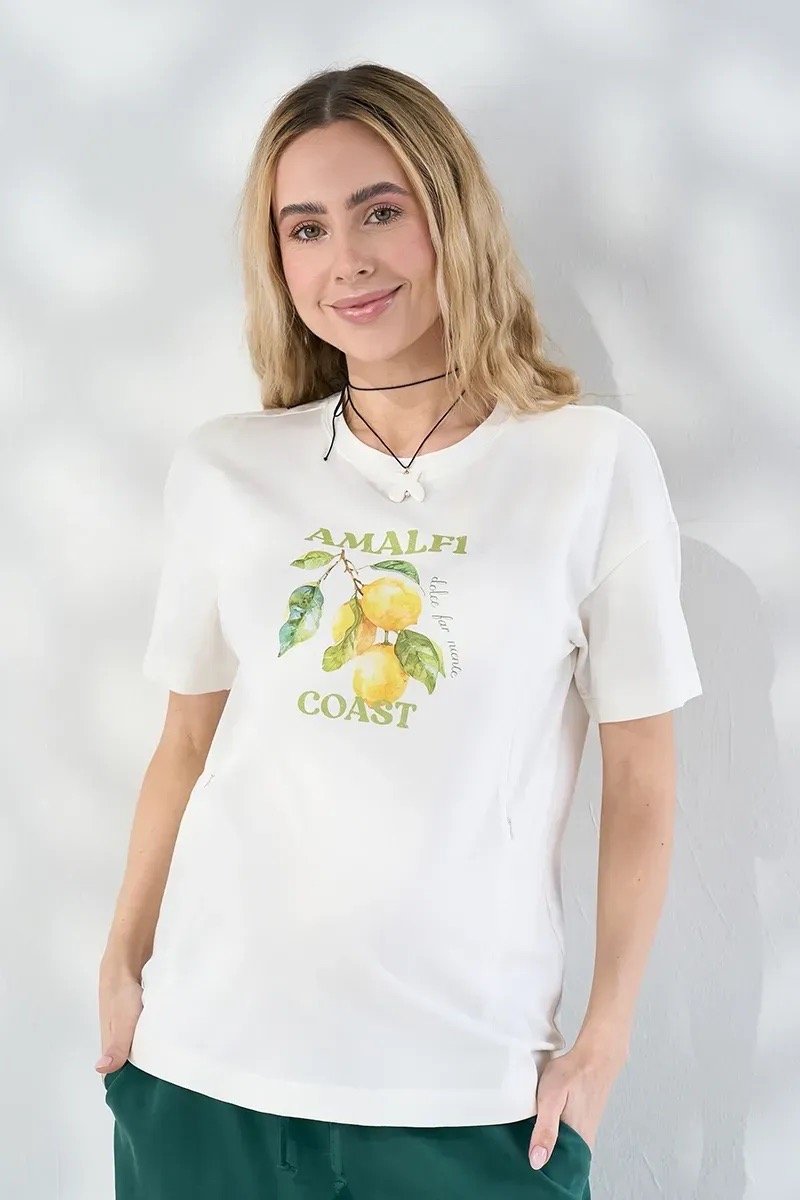 Футболка для беременных и кормящих с принтом — молочная Dolce