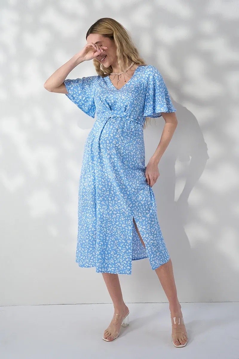 Святкова сукня для вагітних та годуючих Vanessa — молочні квіточки на блакитному тлі